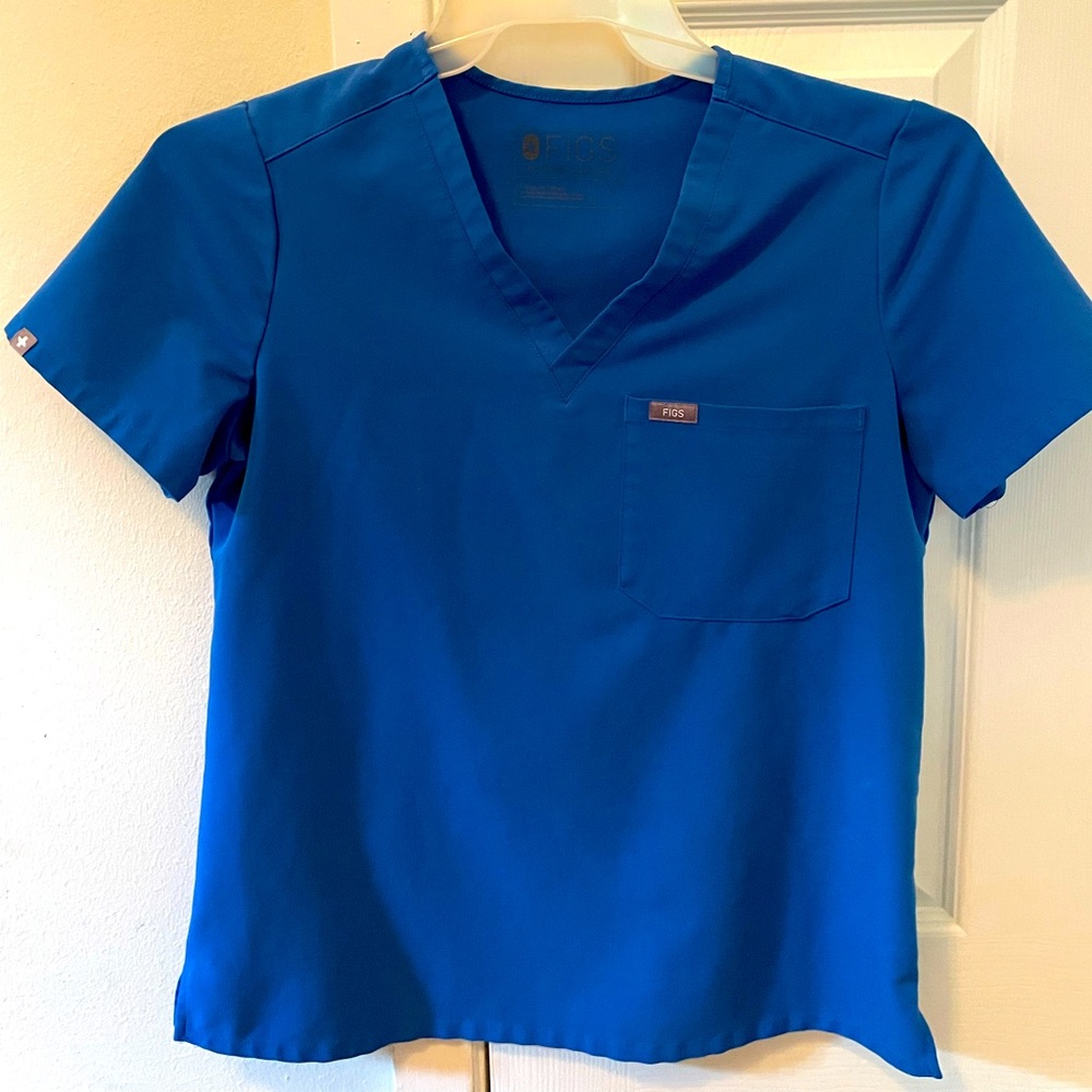 Small scrub top, worn twice.